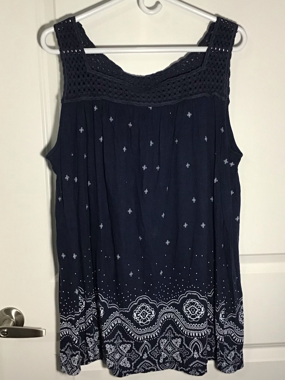 Faded Glory Navy Crochet-Yoke Tank with White Bandana Border XL